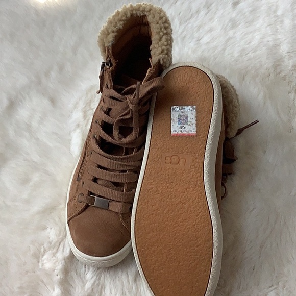 Ugg sneakers like new - Picture 2 of 3